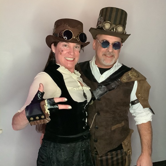 A 12 piece Steampunk Holloween costume - Picture 2 of 11